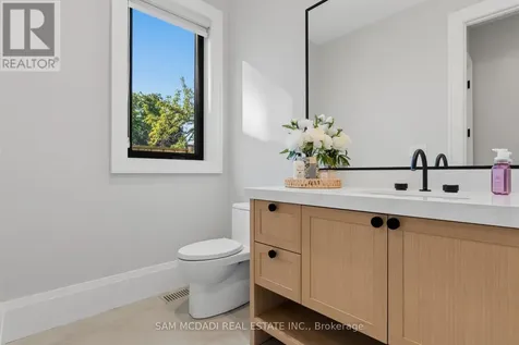 899 Danforth Place Burlington (bayview) ON L7T 1S1
