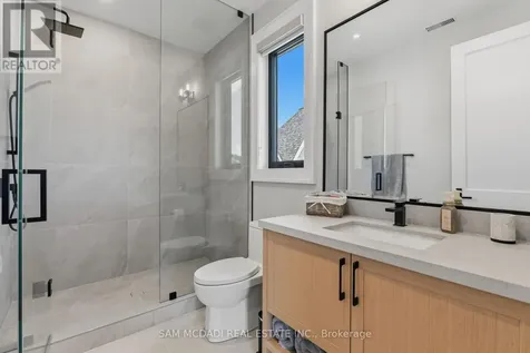 899 Danforth Place Burlington (bayview) ON L7T 1S1