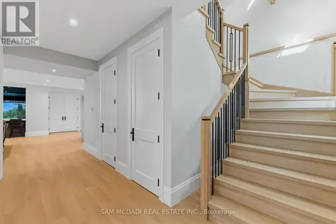 899 Danforth Place Burlington (bayview) ON L7T 1S1