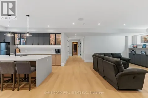 899 Danforth Place Burlington (bayview) ON L7T 1S1