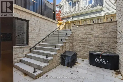 899 Danforth Place Burlington (bayview) ON L7T 1S1