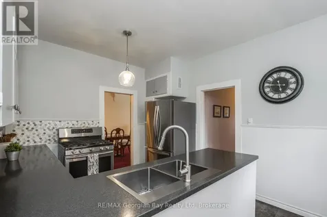 423 Ellen Street Midland ON L4R 2H7