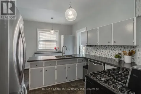 423 Ellen Street Midland ON L4R 2H7