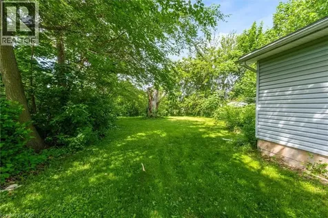 18 Bonavem Drive St. Catharines ON L2N 1X8