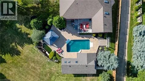 11 Cecil Kennedy Court Petersburg ON N3A 4H9