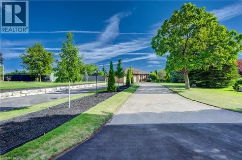 11 Cecil Kennedy Court Petersburg ON N3A 4H9