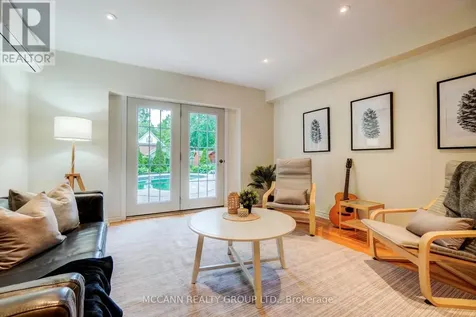 9 Charles Street Whitby (brooklin) ON L1M 1A5