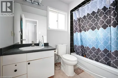 8 Buss Court Thorold ON L2V 5B1