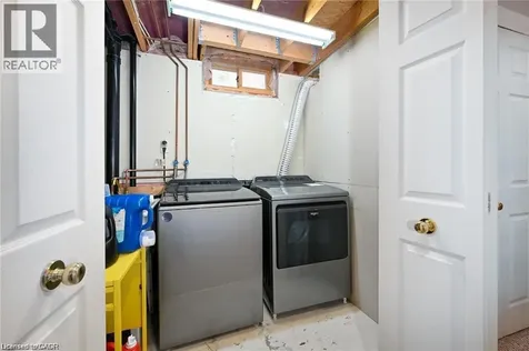 8 Buss Court Thorold ON L2V 5B1