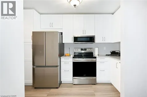8 Buss Court Thorold ON L2V 5B1