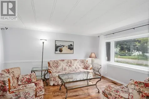 5 Golf Avenue Southwest Wasaga Beach ON L9Z 1K2