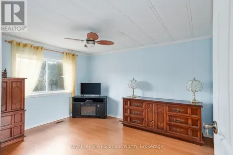 5 Golf Avenue Southwest Wasaga Beach ON L9Z 1K2