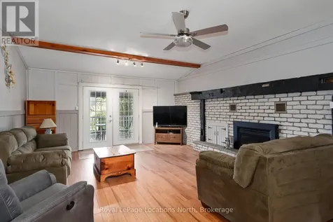 5 Golf Avenue Southwest Wasaga Beach ON L9Z 1K2
