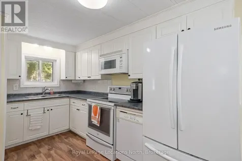 5 Golf Avenue Southwest Wasaga Beach ON L9Z 1K2