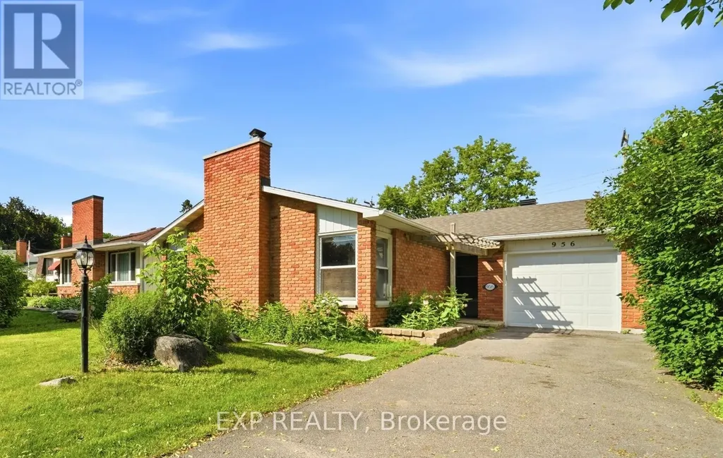 956 Gold Crescent Ottawa ON K2B 8C5