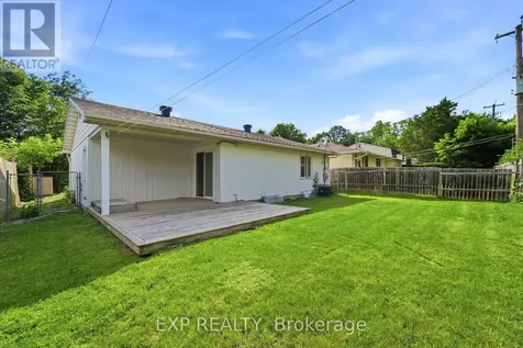 956 Gold Crescent Ottawa ON K2B 8C5