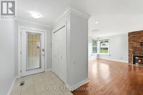 956 Gold Crescent Ottawa ON K2B 8C5