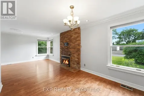 956 Gold Crescent Ottawa ON K2B 8C5