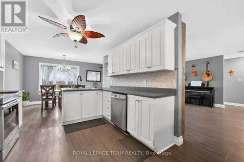 281 Bristow Dr Drive Montague ON K7A 5B8