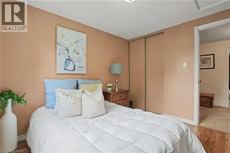 196 Guildwood Drive Hamilton ON L9C 6S5