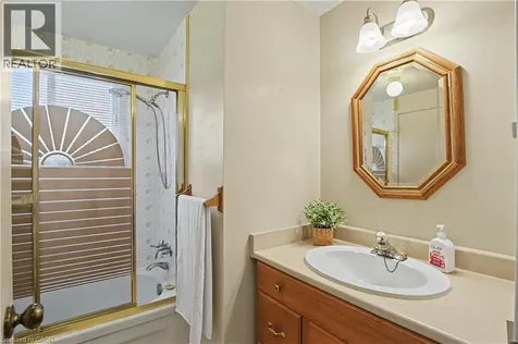 196 Guildwood Drive Hamilton ON L9C 6S5