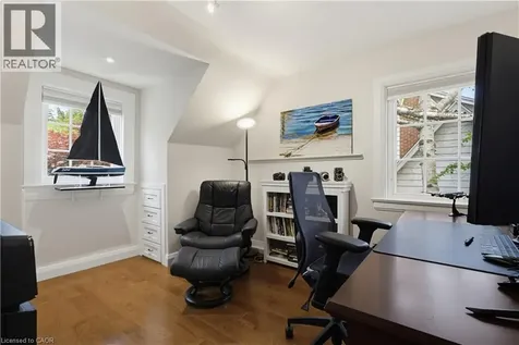 339 Smith Avenue Burlington ON L7R 2T9