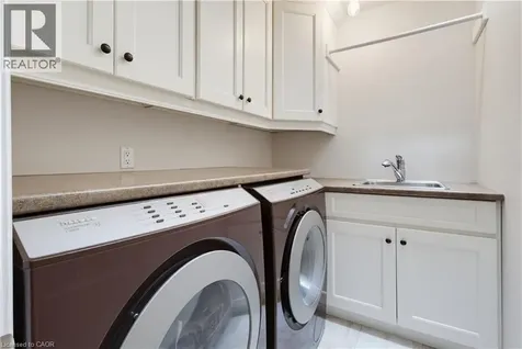 339 Smith Avenue Burlington ON L7R 2T9