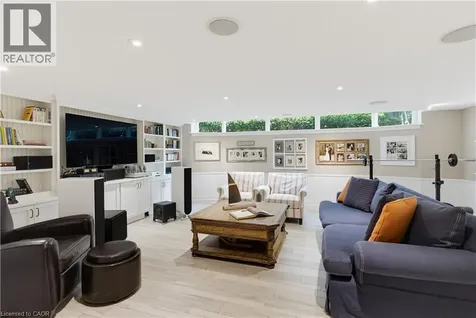 339 Smith Avenue Burlington ON L7R 2T9