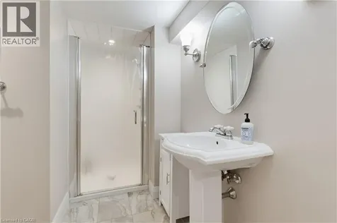 339 Smith Avenue Burlington ON L7R 2T9