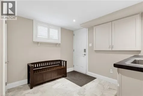 339 Smith Avenue Burlington ON L7R 2T9