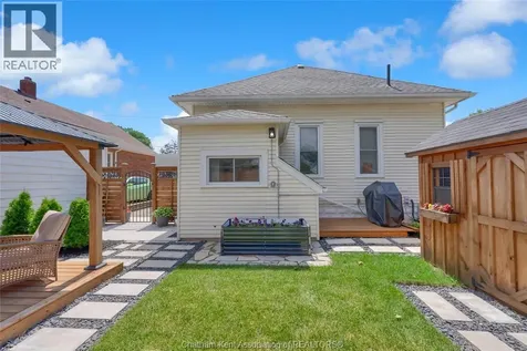 17 Lowe Street Chatham ON N7L 1J6