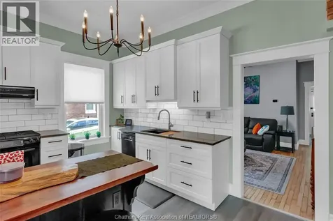 17 Lowe Street Chatham ON N7L 1J6