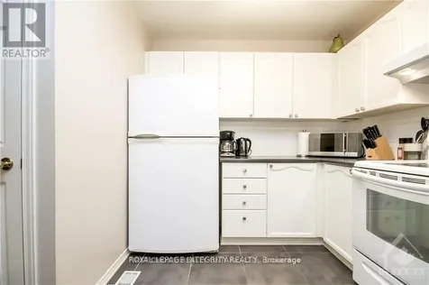 15 Peterson Place Ottawa ON K2L 4A8
