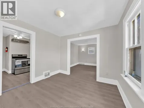 535 Pine Street Windsor ON N9A 6E6