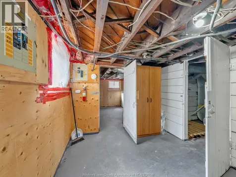 535 Pine Street Windsor ON N9A 6E6