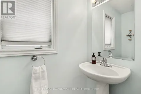 132 Montmorency Way Ottawa ON K4A 0J2