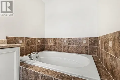 132 Montmorency Way Ottawa ON K4A 0J2