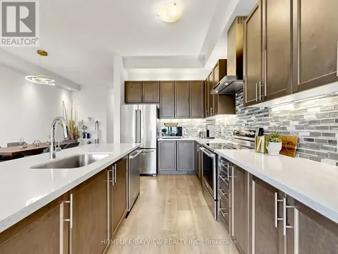240 Elyse Court Aurora ON L4G 2C9