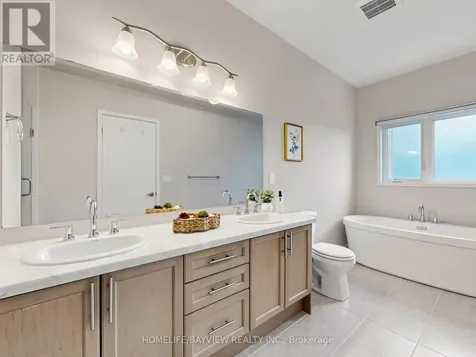 240 Elyse Court Aurora ON L4G 2C9