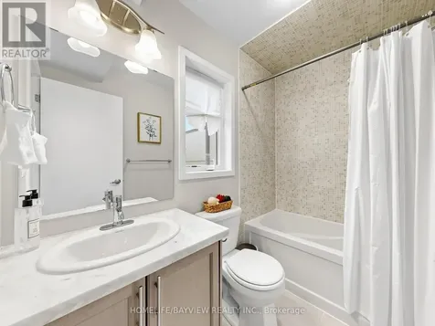 240 Elyse Court Aurora ON L4G 2C9