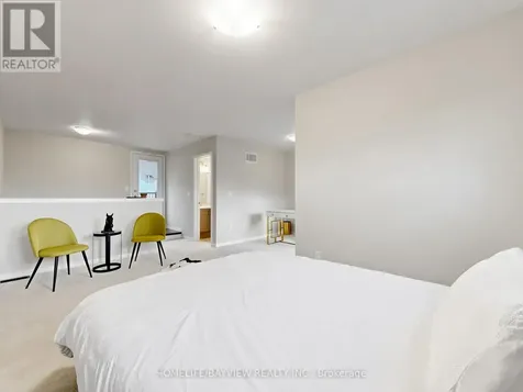 240 Elyse Court Aurora ON L4G 2C9