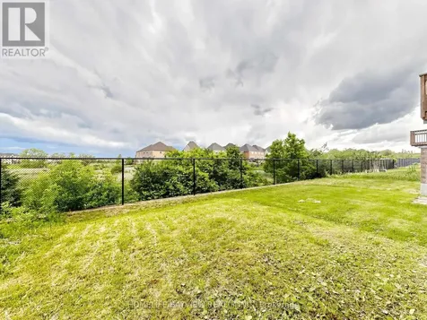 240 Elyse Court Aurora ON L4G 2C9