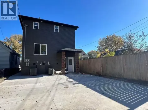 917 Mckay Avenue Windsor ON N9B 2A4