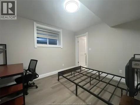 917 Mckay Avenue Windsor ON N9B 2A4