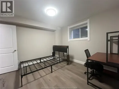 917 Mckay Avenue Windsor ON N9B 2A4