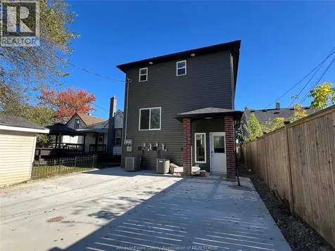 917 Mckay Avenue Windsor ON N9B 2A4