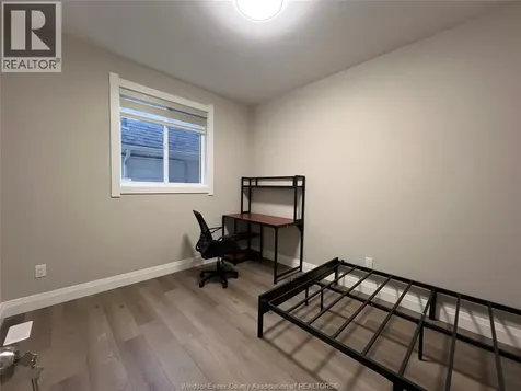 917 Mckay Avenue Windsor ON N9B 2A4
