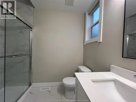 917 Mckay Avenue Windsor ON N9B 2A4
