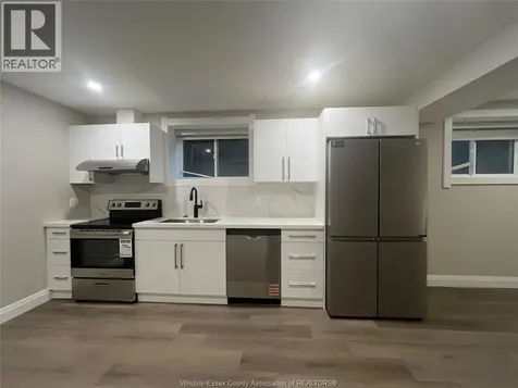 917 Mckay Avenue Windsor ON N9B 2A4