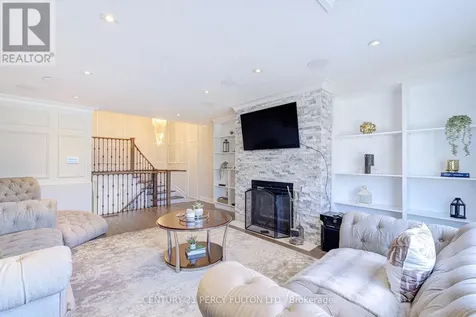 109 Woodcroft Lane Vaughan (west Woodbridge) ON L4L 6T2